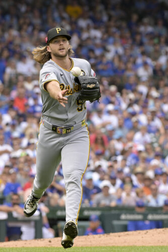 Cubs Clip Pirates 4-3 on Late Sacrifice Fly